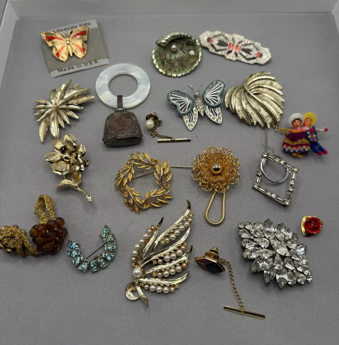 Costume Jewelry - Pins, Brooches, Modern and Vintage