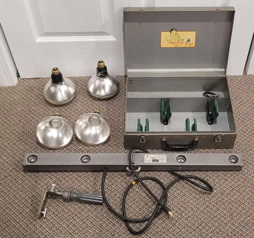 Vintage Arrow Compact-O-Lite Handheld Light Bar with Bulbs, Carrying Case