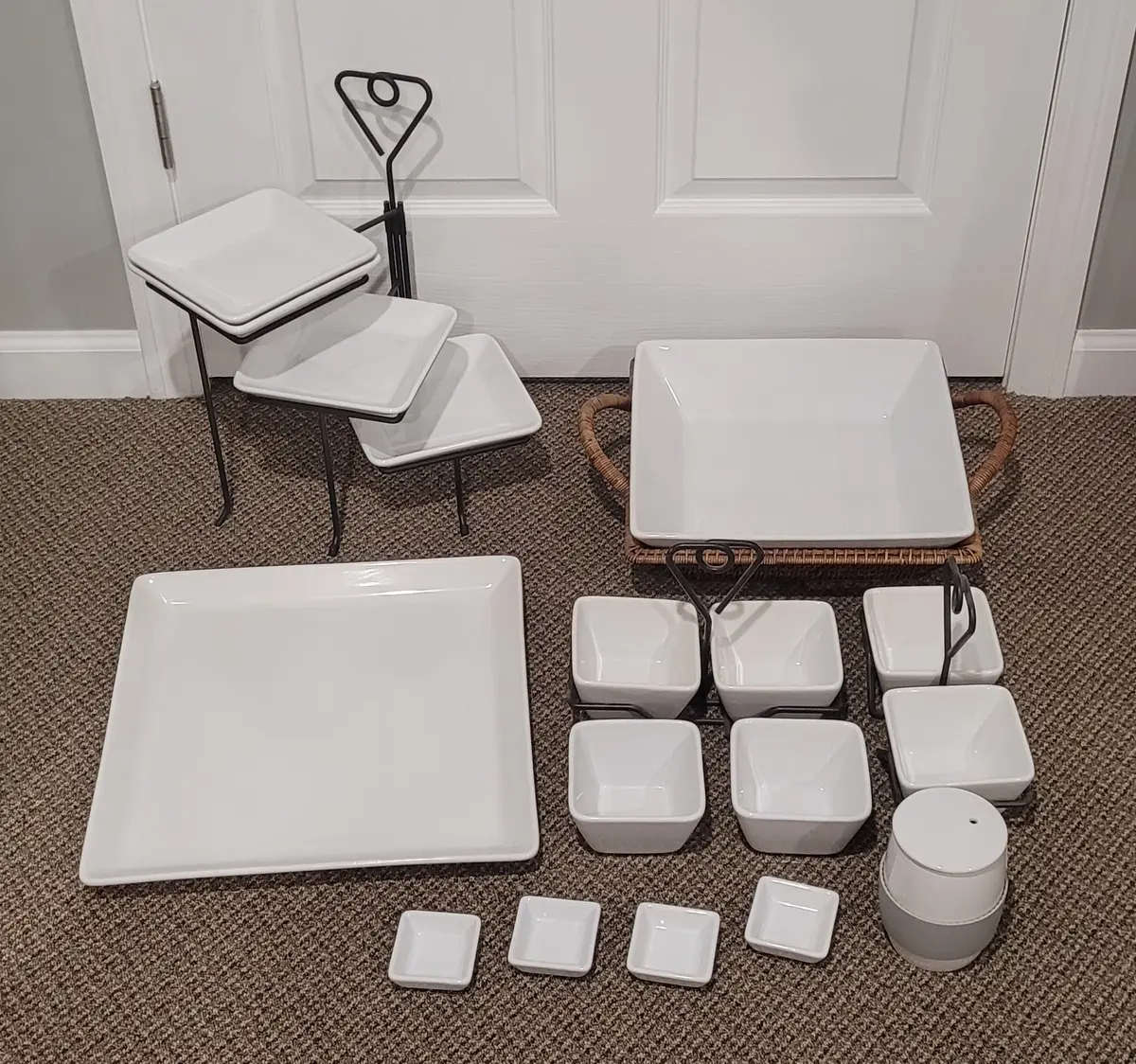 Pampered Chef Entertaining and Serving Kitchenware with Metal and Stands