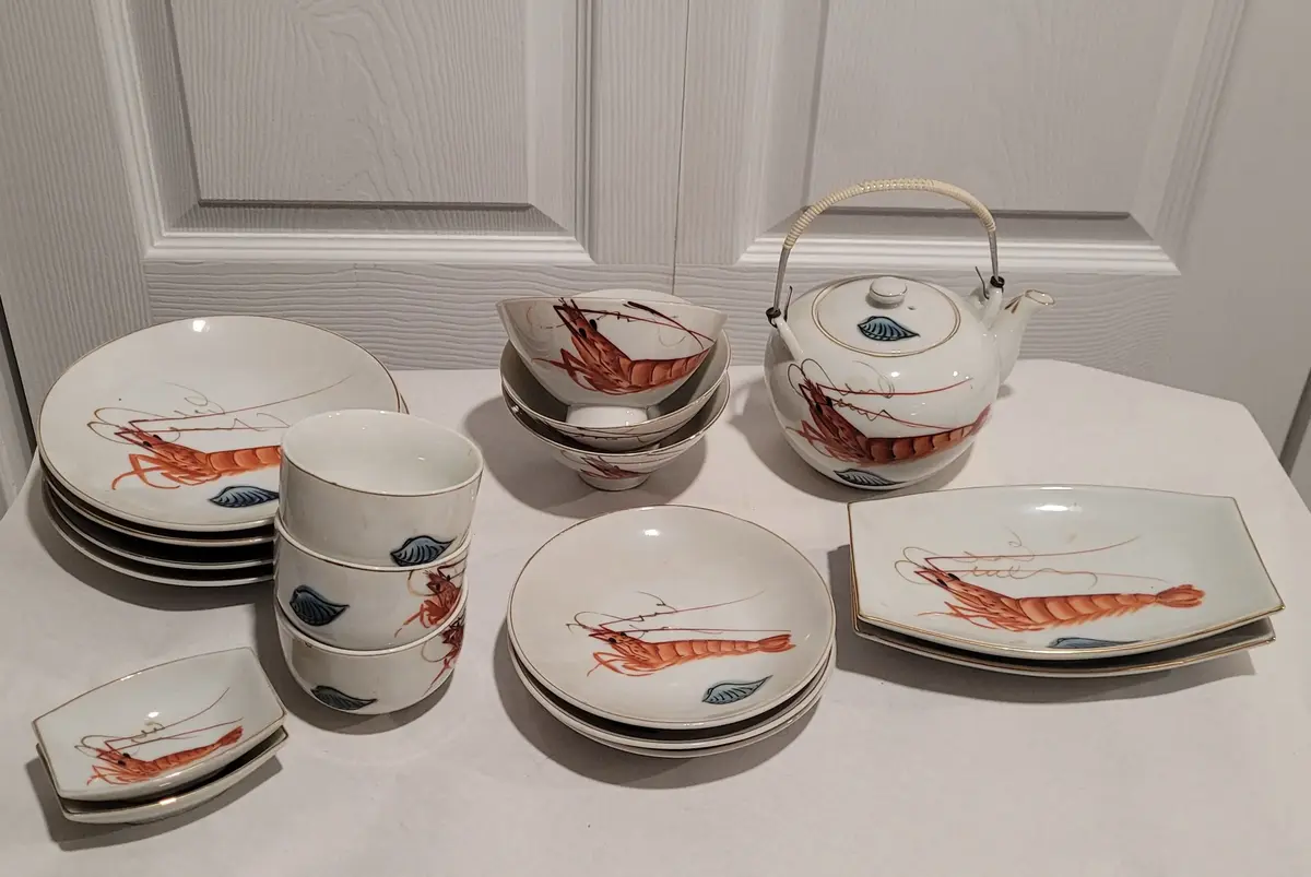 Japanese Dishware Set Featuring Shrimp and Shellfish Imagery