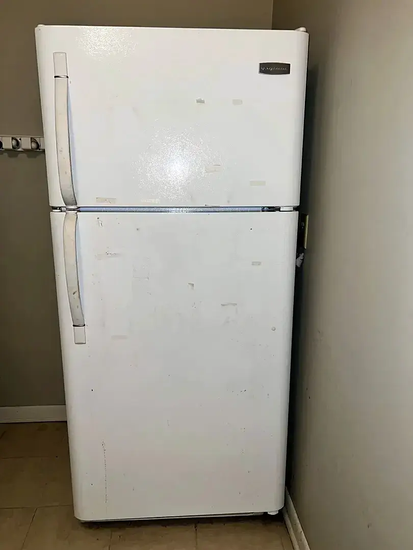 Frigidaire White Top-Freezer Refrigerator FRT18L4JW3