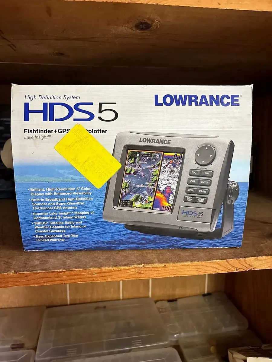 Lowrance HDS-5 Fishfinder GPS Chartplotter in Box
