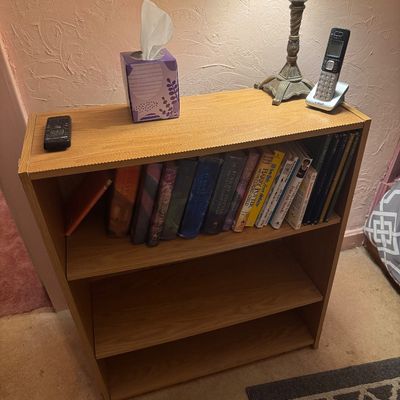Three-shelf oak-finish laminate bookcase 