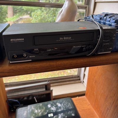Sylvania DA-4 Head VCR cassette recorder 