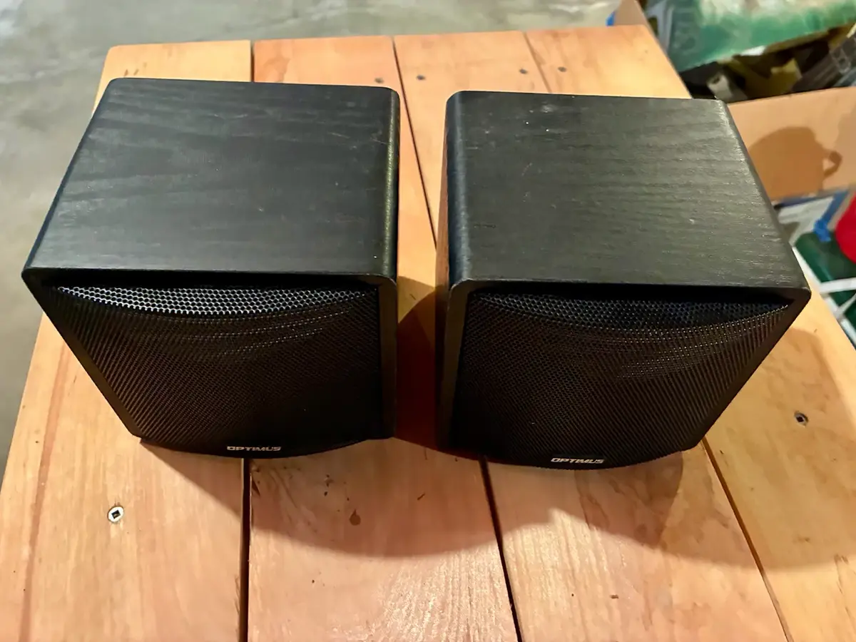 (2) Radioshack Optimus XTS-40 Compact Cube Speakers
