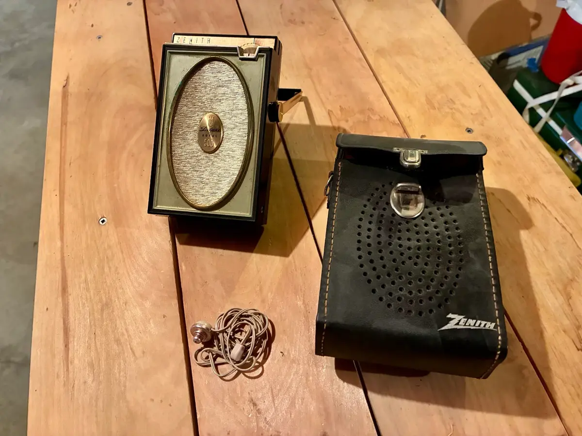 Zenith Deluxe Royal 500 Transistor Radio with Carrying Case