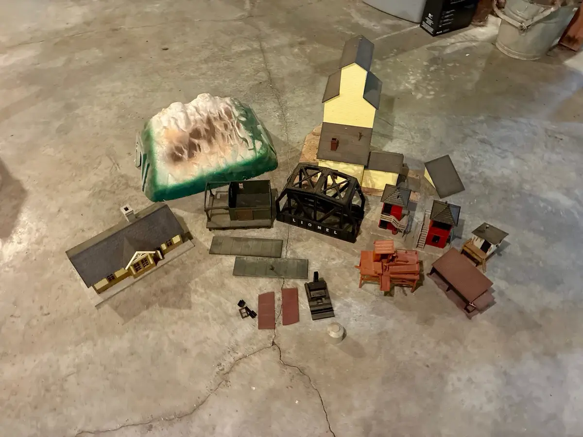 Model Train Accessories Lot