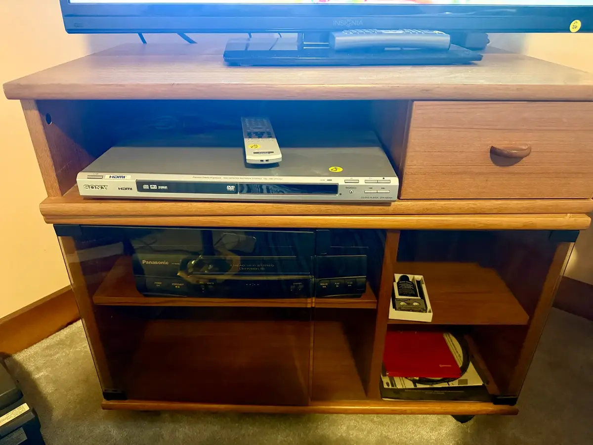 Tv Stand/Entertainment Center