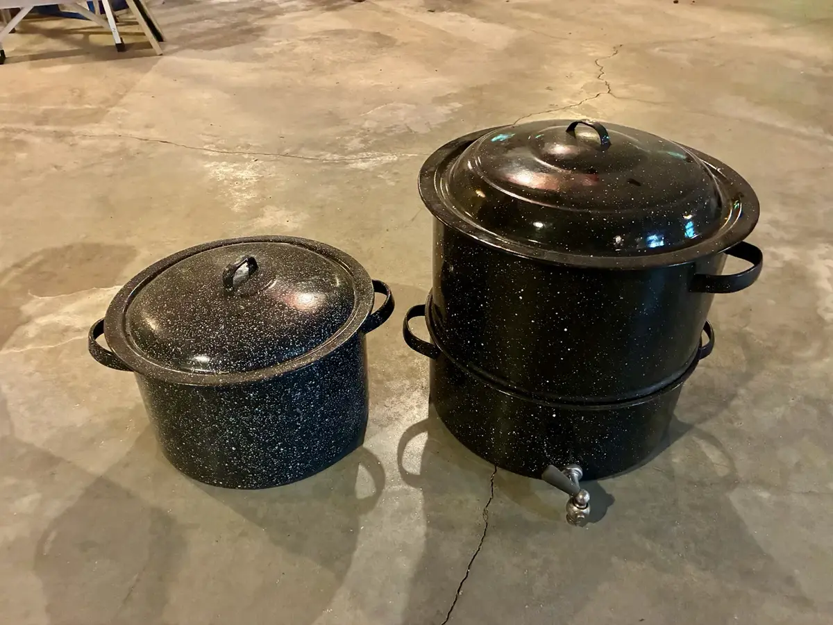 Speckled 8x12 Pot and 3-Piece Clam and Lobster Steamer Pot