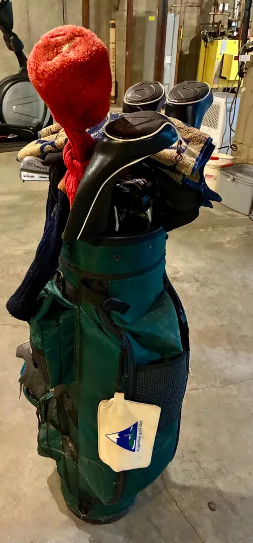 Golf Clubs (Right-Handed) with Bag and Accessories 