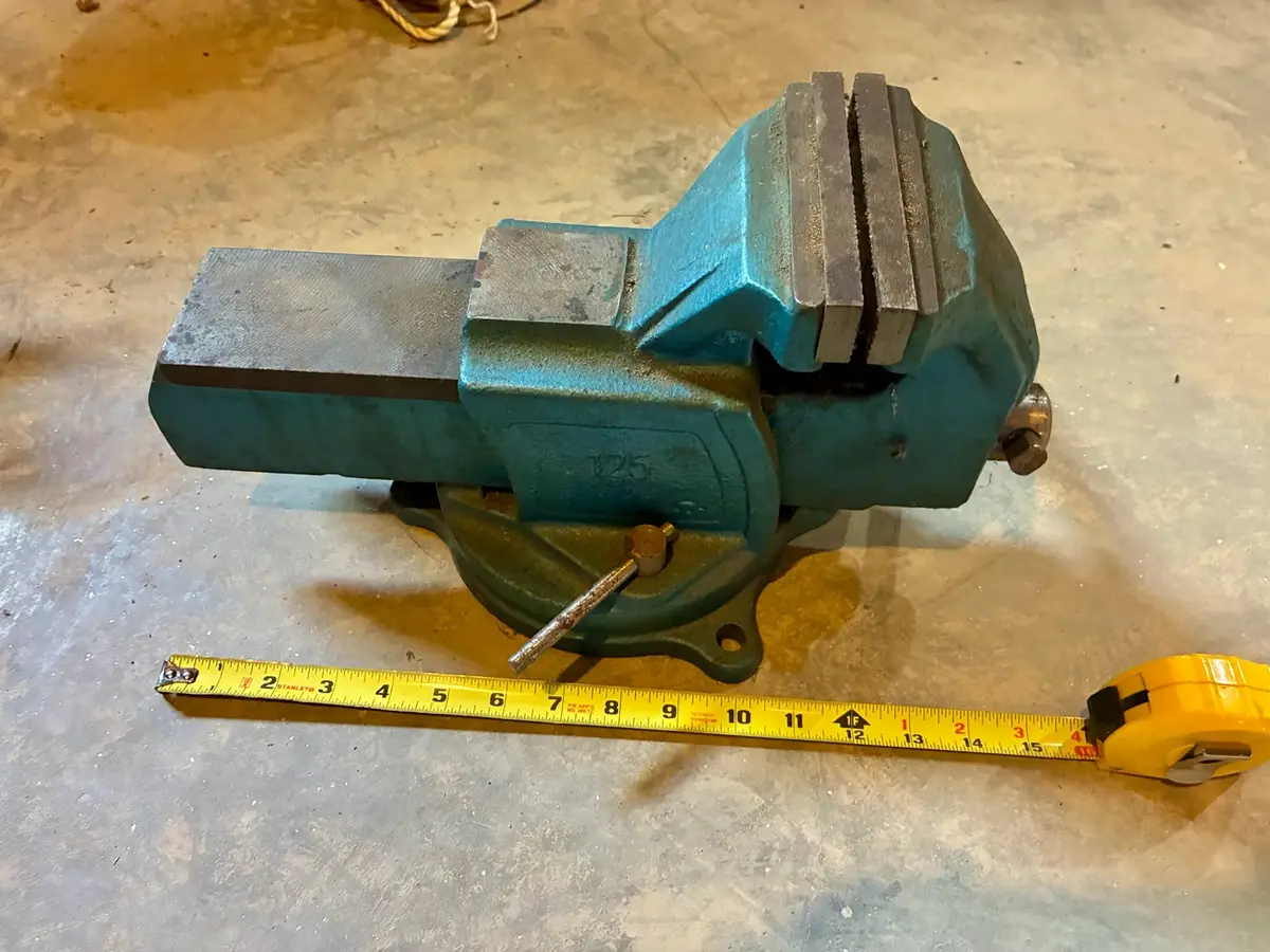Heavy-Duty Bench Vise