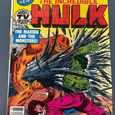 Sale Photo Thumbnail #22: Vintage Marvel Comics Group King-Size Annual! The Incredible Hulk #8 from 1979, featuring "The Maiden and the Monsters!". The back cover features a classic vintage advertisement for the LEGO Expert Builder Series. The comic shows light edge wear, minor co