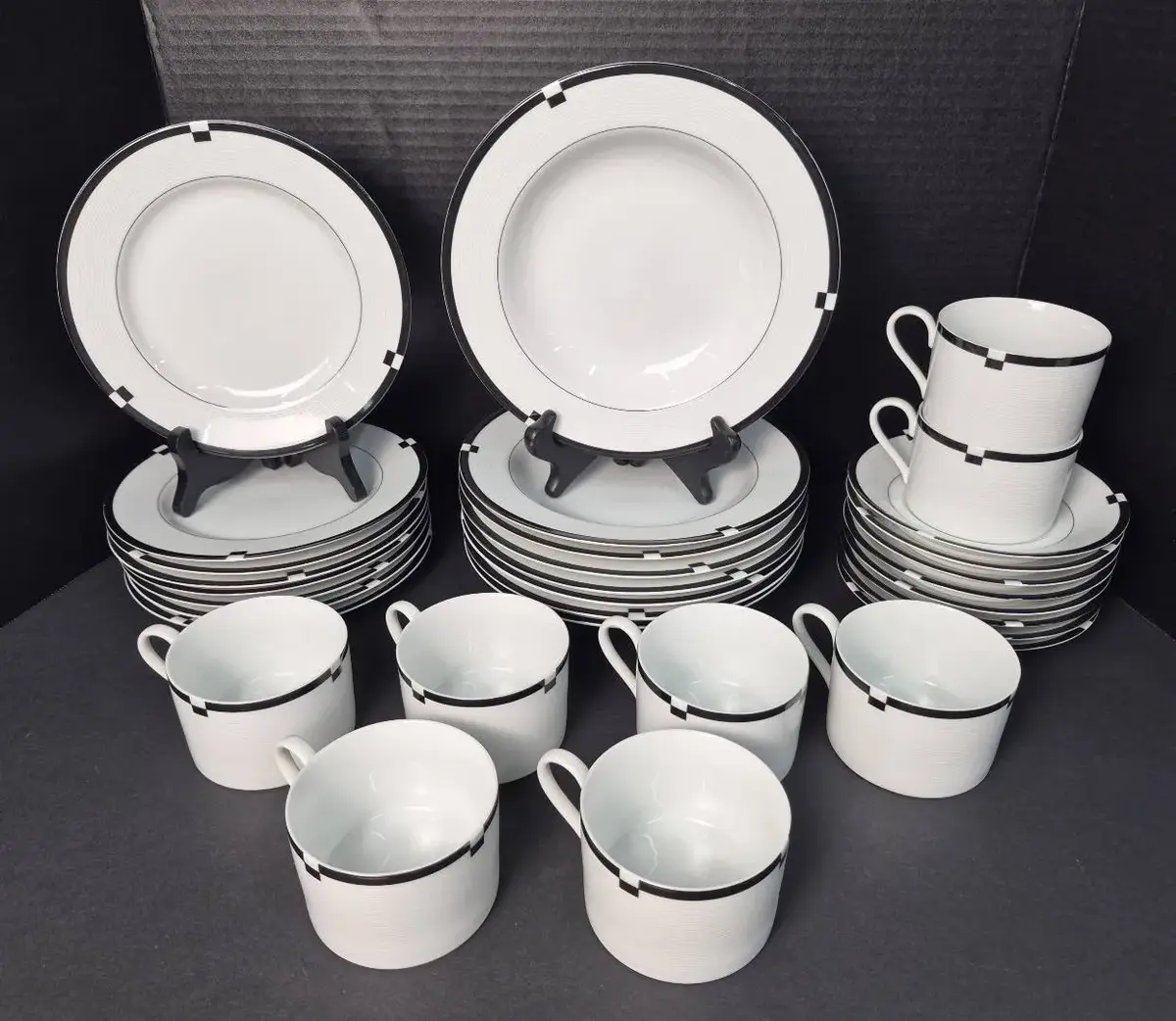 Mikasa “Midnight” China Dinnerware Set L5542