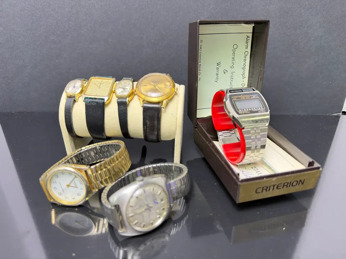 Vintage Men's & Women's Watches: Gruen, Seiko, Beauvais, Timex & More