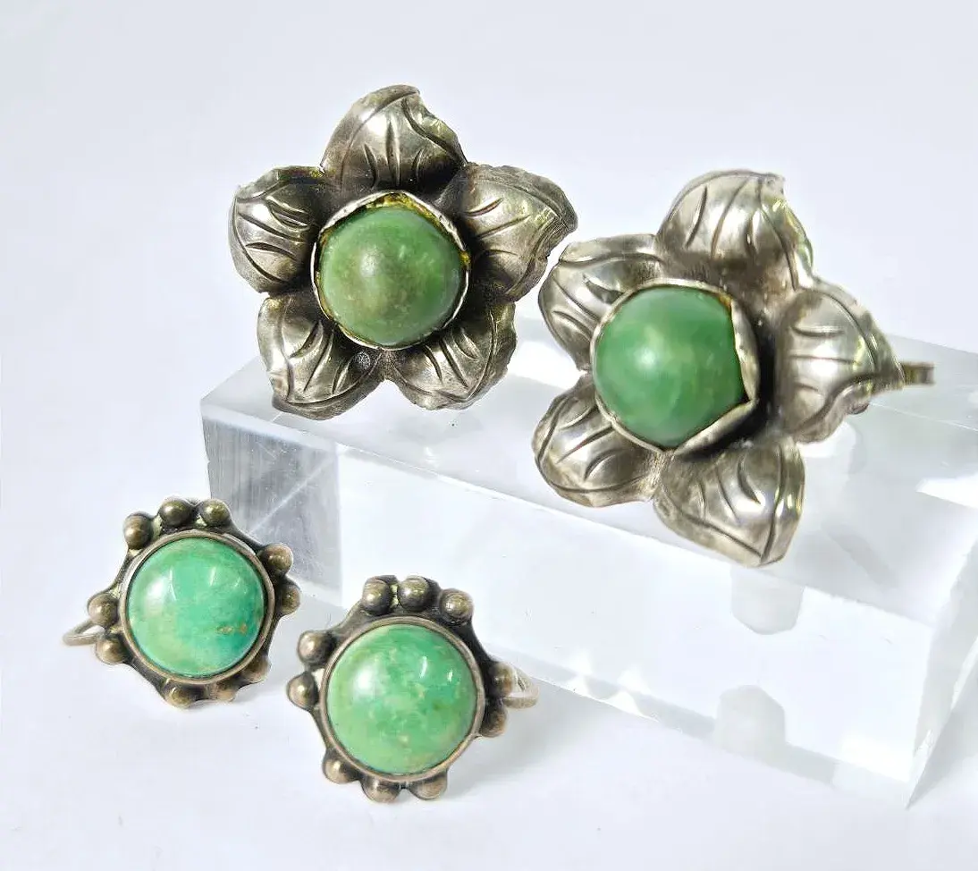 Vintage Sterling Silver Southwestern Artisan Green Cabochon Screwback Earrings