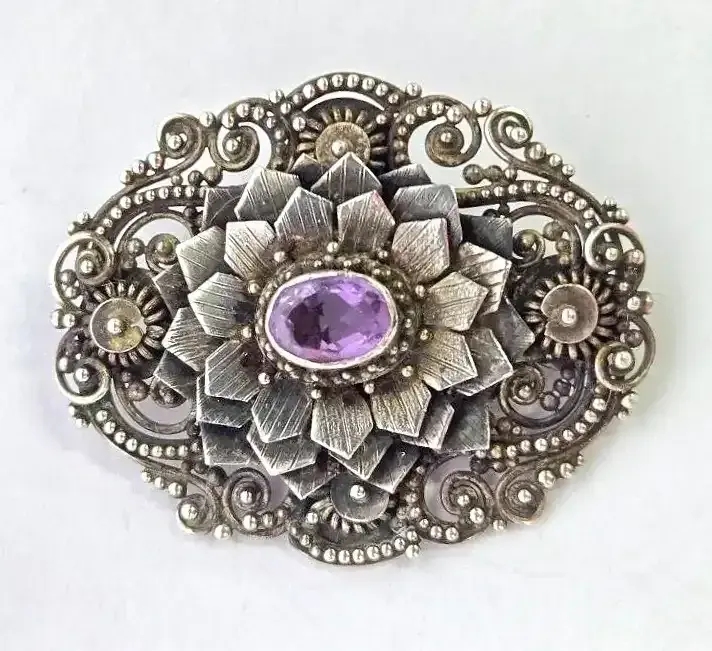  Sterling Silver Amethyst Floral Relief Brooch