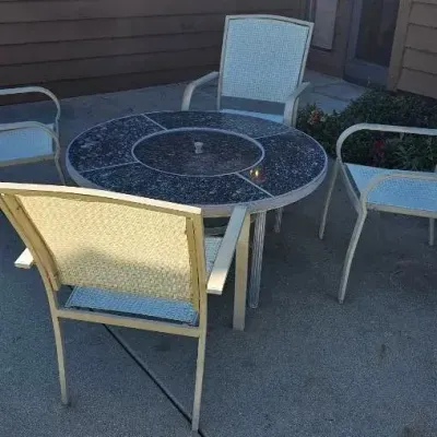 Outdoor Table/Fire Pit & Chairs