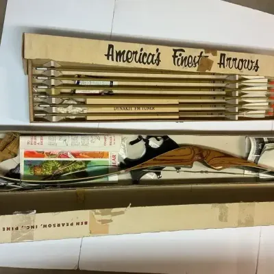 Ben Pearson Custom Quality Bow & Micro-Flite Eight Arrows