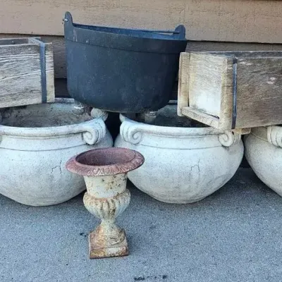 Pots & Planters 