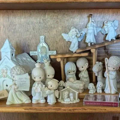 Precious Moments Figurines Lot 4