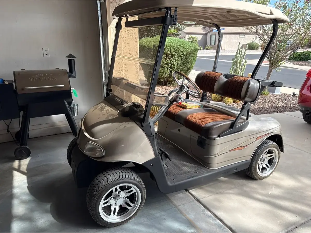 2010 EZ-GO RXV Electric Golf Cart - 48V Trojan Batteries, Alloy Wheels, Charger