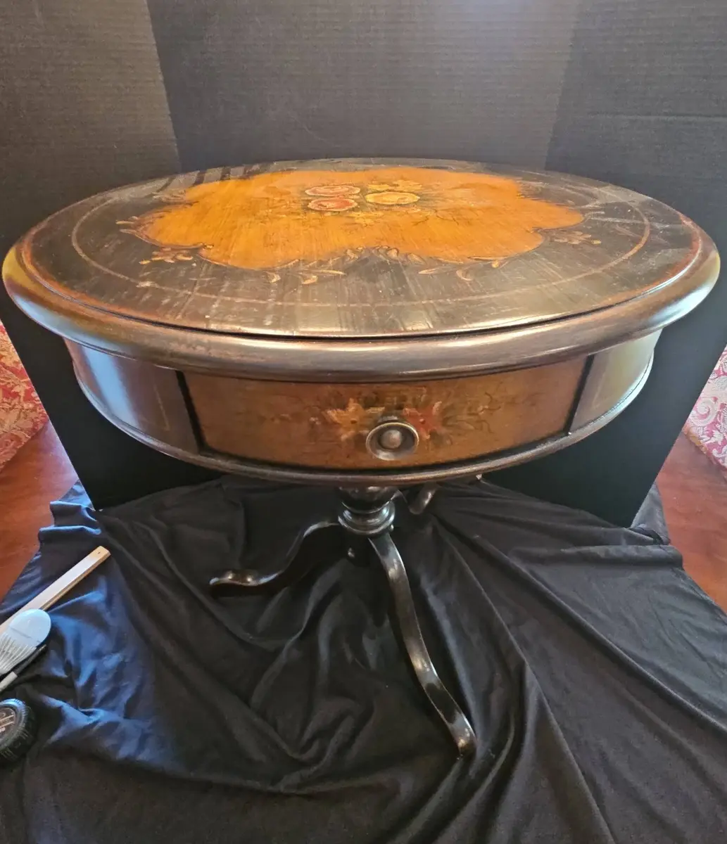 Vintage Round Wood Floral Top Accent Table With Drawer - Hekman Furniture