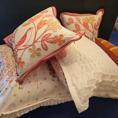 5 Beautiful Pillows With Floral Designs