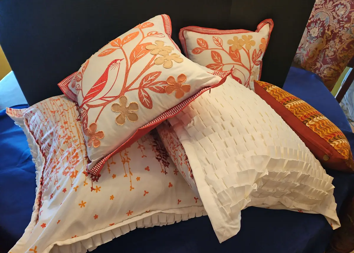 5 Beautiful Pillows With Floral Designs