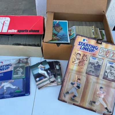 Vintage Baseball Trading Cards And Figures