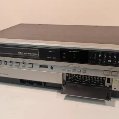 Vintage Toshiba V-9600 Betamax Video Cassette Recorder