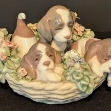 Lladró "A Litter of Love" Porcelain Figurine #1441 - Broken Handleflowers.