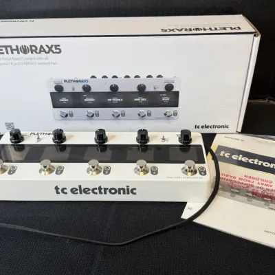Plethora X5 Guitar Multi-Effects Pedalboard & Patch Cable Kit