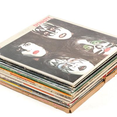 19 Vinyl Records Incl. Kiss & Alice Cooper
