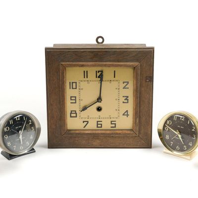 Wooden Wall Clock & 4 Vintage Alarm Clocks