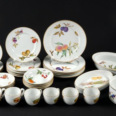 Royal Worcester Evesham Gold Dinner Service