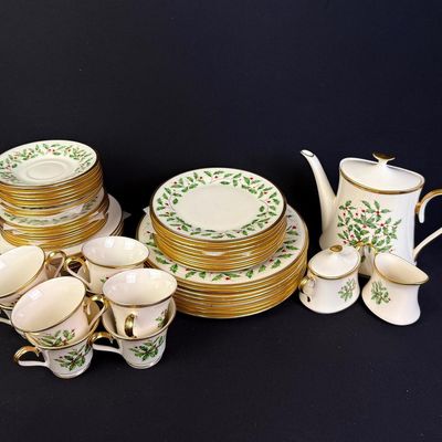 51 Pc Lenox "Holiday" Dinner Service