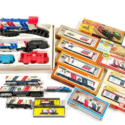 16 Model Trains & Vintage Plastic Bicentennial Train Set