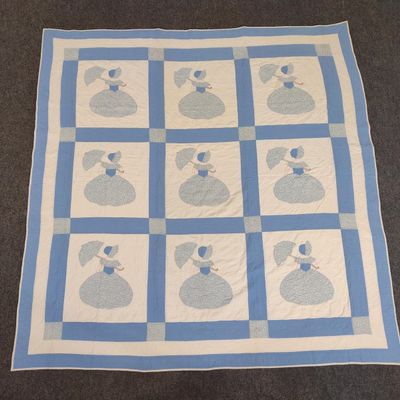 Vintage Blue & White Figural Quilt