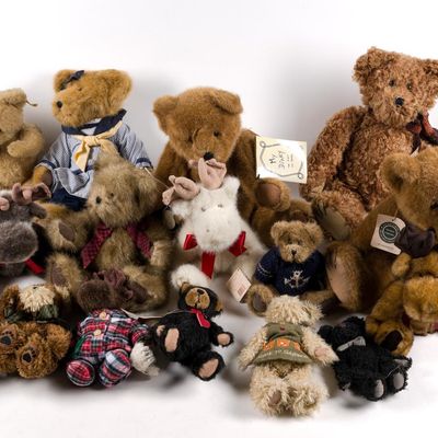 16 Vintage Boyd's Bears Incl. Mohair Bear & Moose