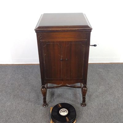 Edison Victrola With Records