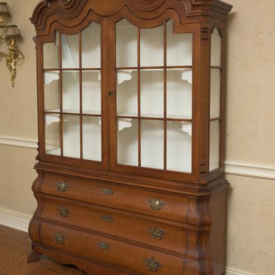 Vintage Dorothy Draper for Henredon Viennese Collection China Cabinet