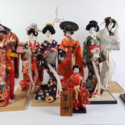 8 Geisha Dolls