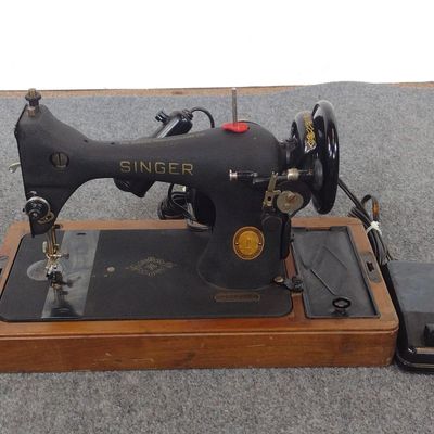 Cast Iron Singer Sewing Machine Model 128