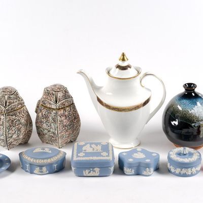 7 Wedgwood Pieces, 4 Porcelain & 3 Glass Pieces