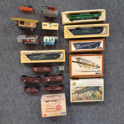 Model Railroad Train Cars, Track & Buildings