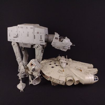 Kenner Star Wars AT-AT, Millennium Falcon & AT-ST