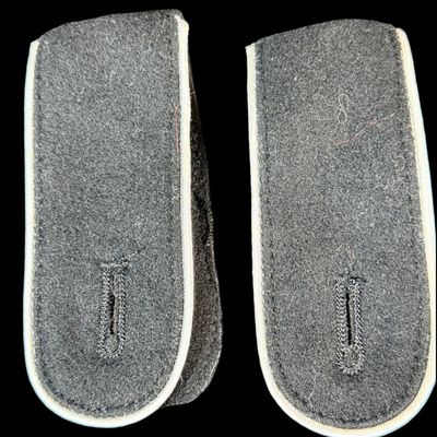Sale Photo Thumbnail #71: WWII German Heer M40 Infantry Shoulder Straps