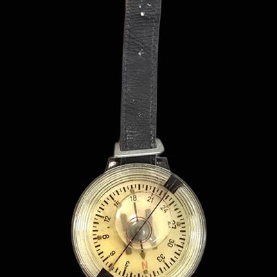 Sale Photo Thumbnail #415: WWII Luftwaffe AK 39 Wrist Compass, Fl 23235-1