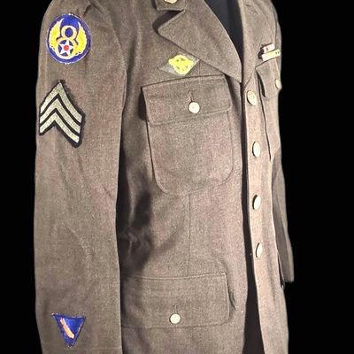Sale Photo Thumbnail #291: WWII USAAF Uniform - Robert W. Groff