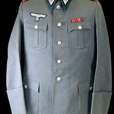 Sale Photo Thumbnail #265: WWII Heer Major's Tailored Feldbluse, Klaczynski